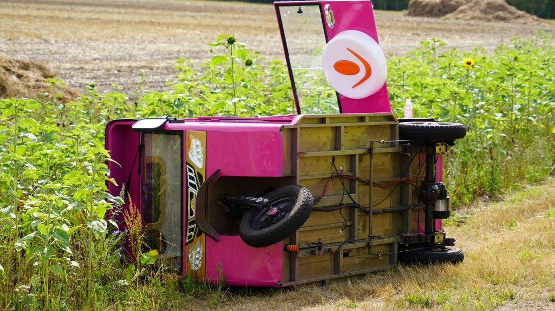 Tuktuk landt op zijkant bij ongeval in Valthe - RTV Drenthe