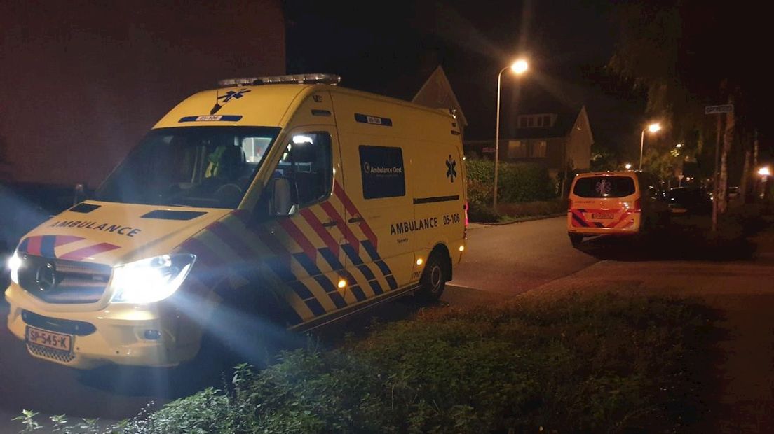 Ambulance opgeroepen na melding over steekincident in huis aan de August Vördingstraat