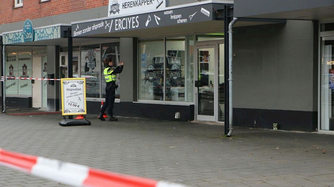 Onderzoek bij kapperszaak in Enschede