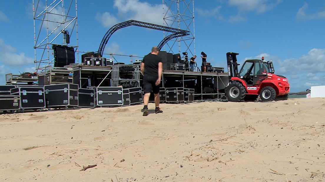 Harde wind zorgt voor vertraging opbouw Beachboom