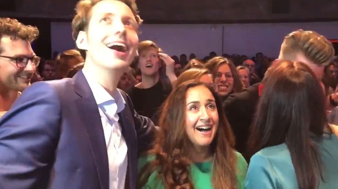 Uitzinnige vreugde bij GroenLinks na de bekendmaking van de uitslag