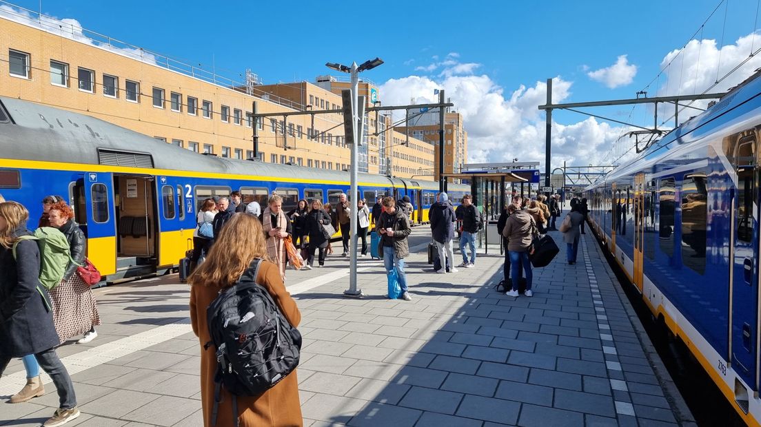 Tientallen gestrande reizigers op Hoofdstation Groningen