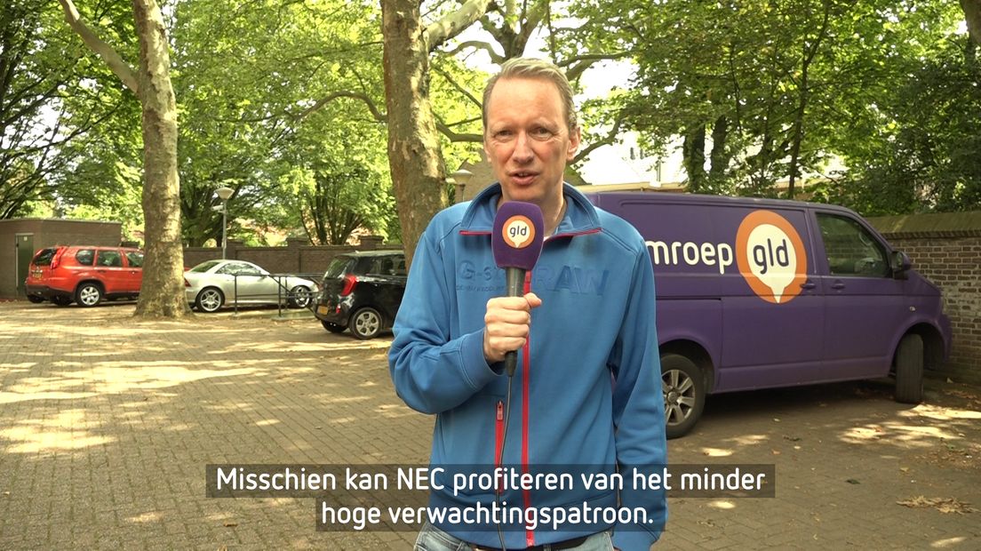 Het voetbalseizoen gaat dit weekeinde van start. Natuurlijk is iedereen in de provincie benieuwd hoe de Gelderse clubs het gaan doen. En aan wie kun je deze vraag beter stellen, dan onze eigen voetbalkenners? Ze praten je helemaal bij in drie video's.