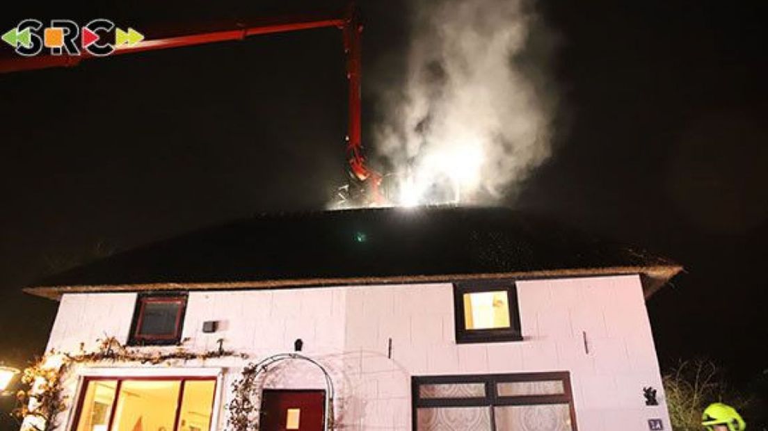 Rookschade in woning aan de Achterstraat in Neerijnen door schoorsteenbrand