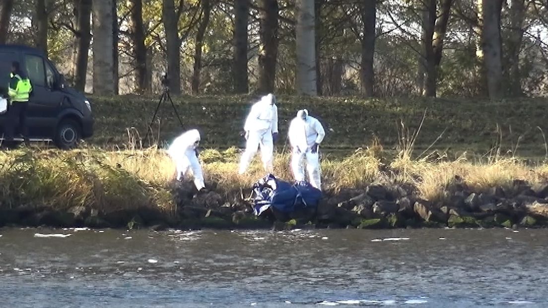 'Vermoorde man Schelde-Rijnkanaal was illegaal bezig' (video)