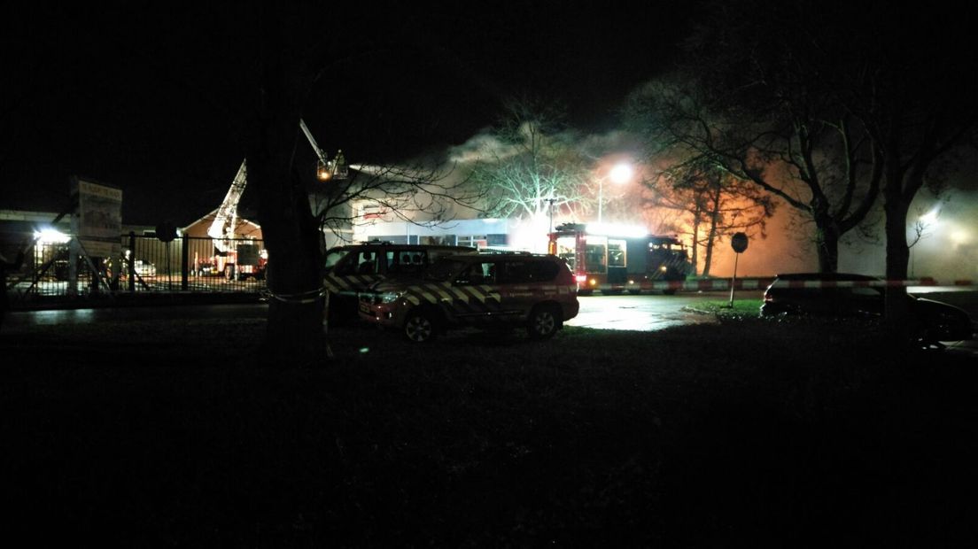 In de nacht van zaterdag op zondag heeft er een zeer grote brand gewoed bij een garagebedrijf Visser Auto's aan de Edisonstraat in Zevenaar. De brand was uitslaand. Er zijn vier gewonden gevallen. De A12 was volledig afgesloten. Rond 06.00 uur werd het sein brand meester gegeven. Rond 10 uur werd het nablussen gestaakt.