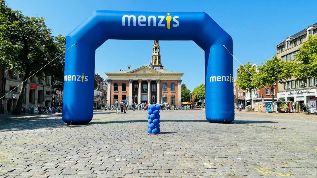 Start inschrijving 4 Mijl bij de finish op de Vismarkt in Groningen