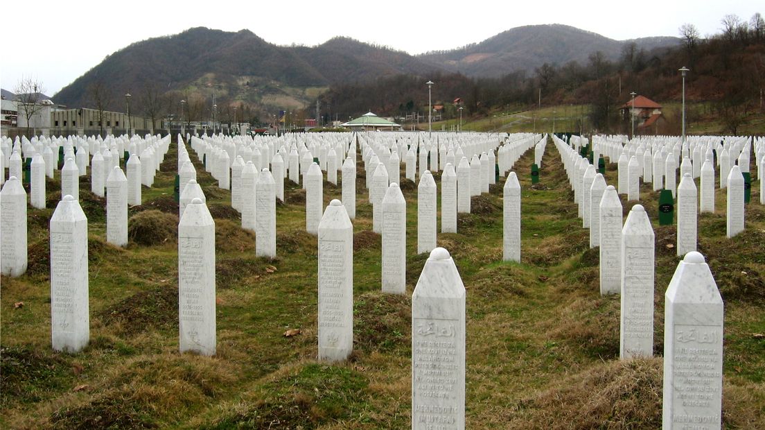 Zaterdag is het 20 jaar geleden dat Srebrenica, dat beschermd werd door Nederlandse blauwhelmen, werd overlopen door Bosnisch-Servische troepen van generaal Mladic. Nog altijd is er hulp nodig voor de nabestaanden daar. En die komt al vijfftien jaar uit het Gelderse Valburg.