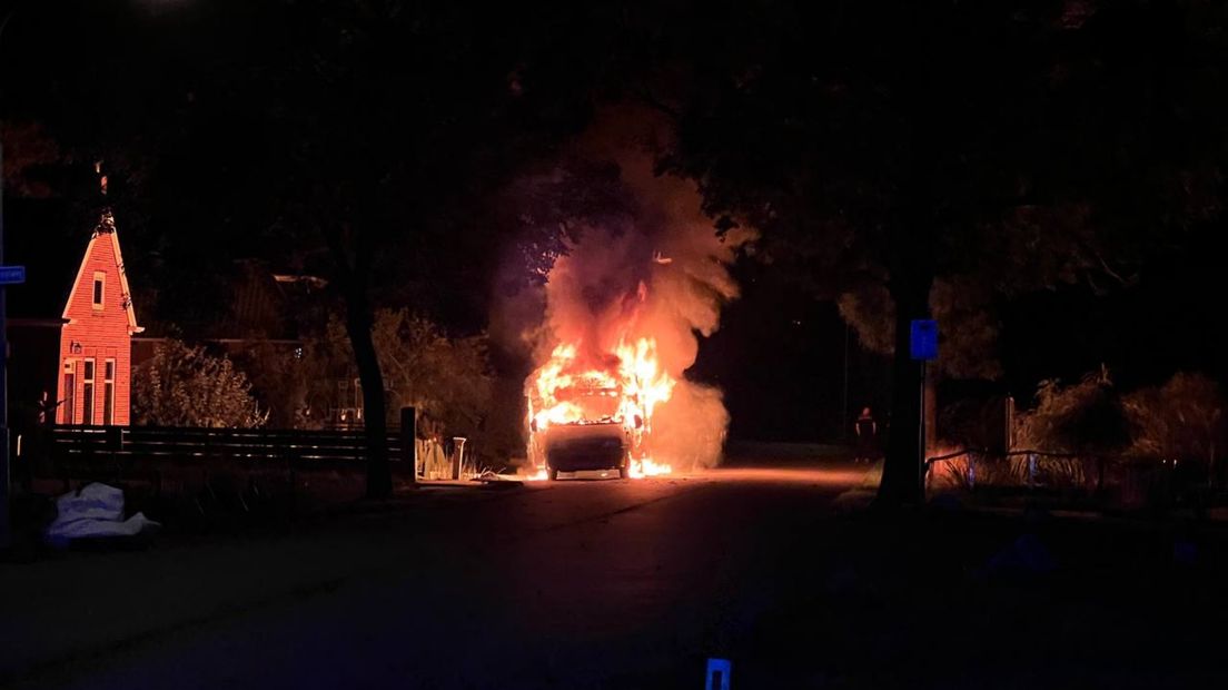 De camper stond volledig in de brand