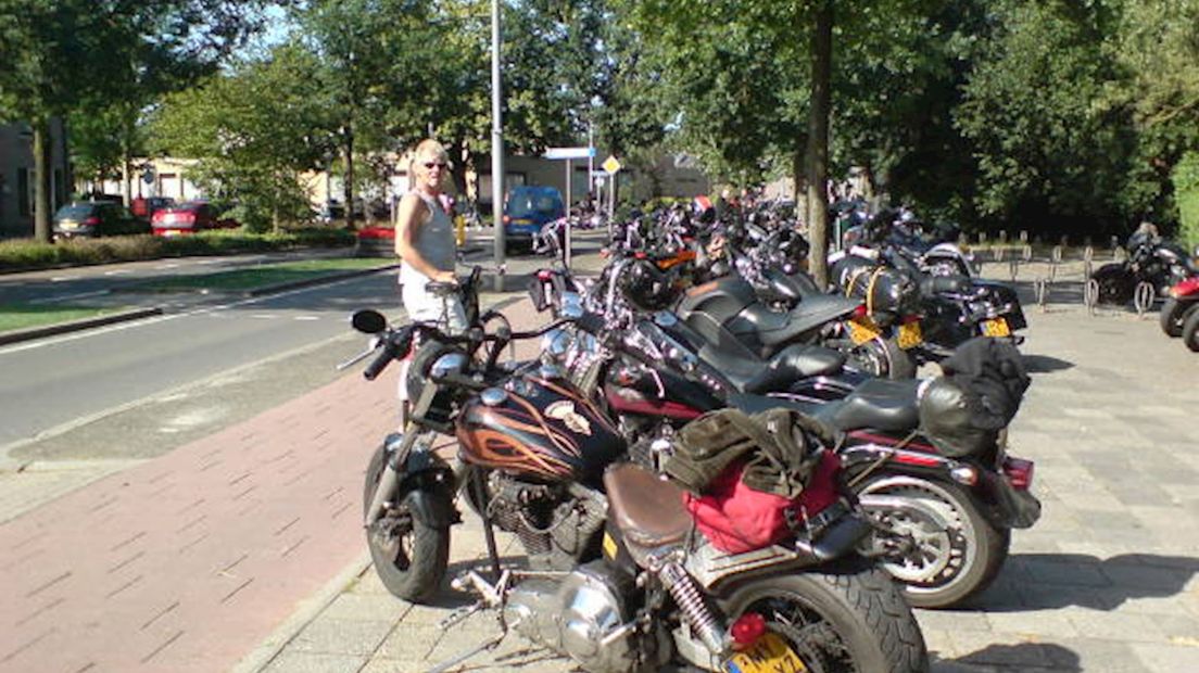 Honderden motorrijders in Nijverdal