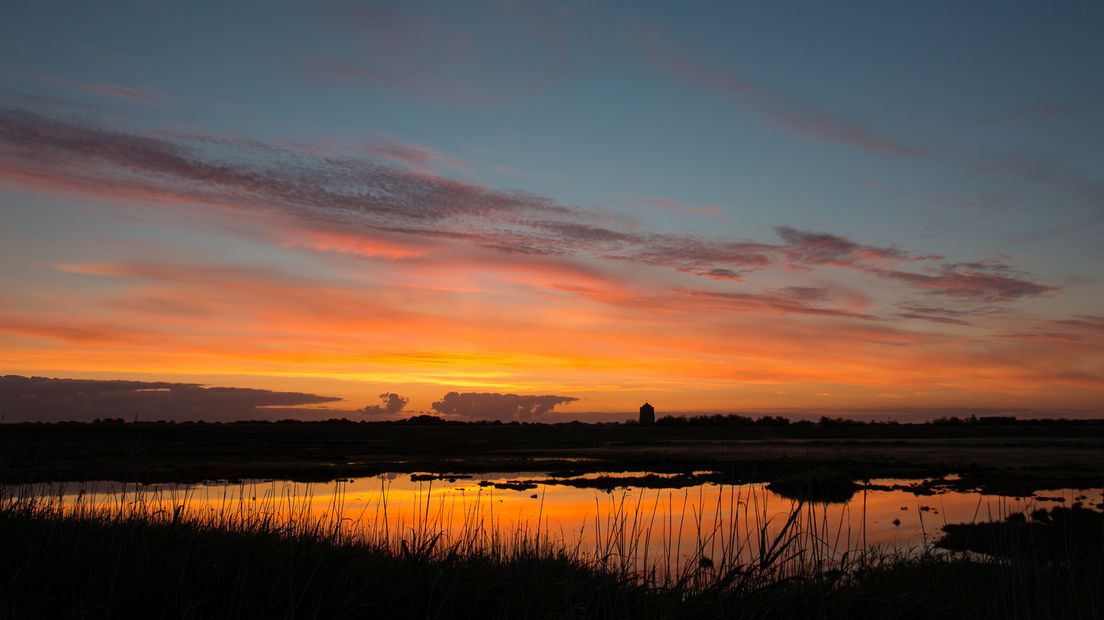 Zonsopkomst bij de Levensstrijdweg in Zierikzee.