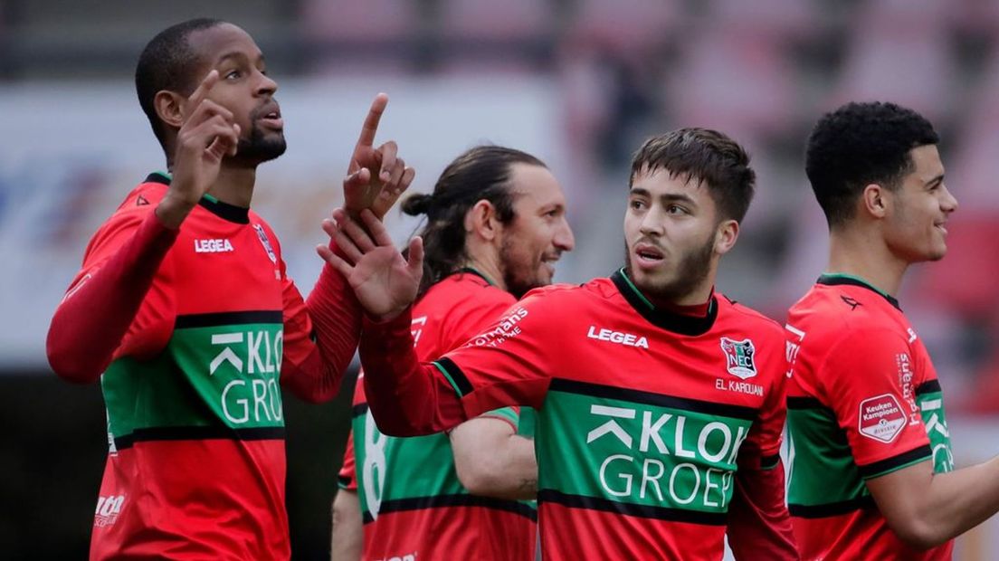 Rangelo Janga (links) maakte slechts negen doelpunten dit seizoen.