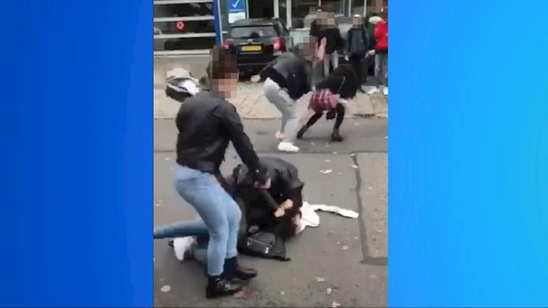 De politie heeft drie verdachten aangehouden