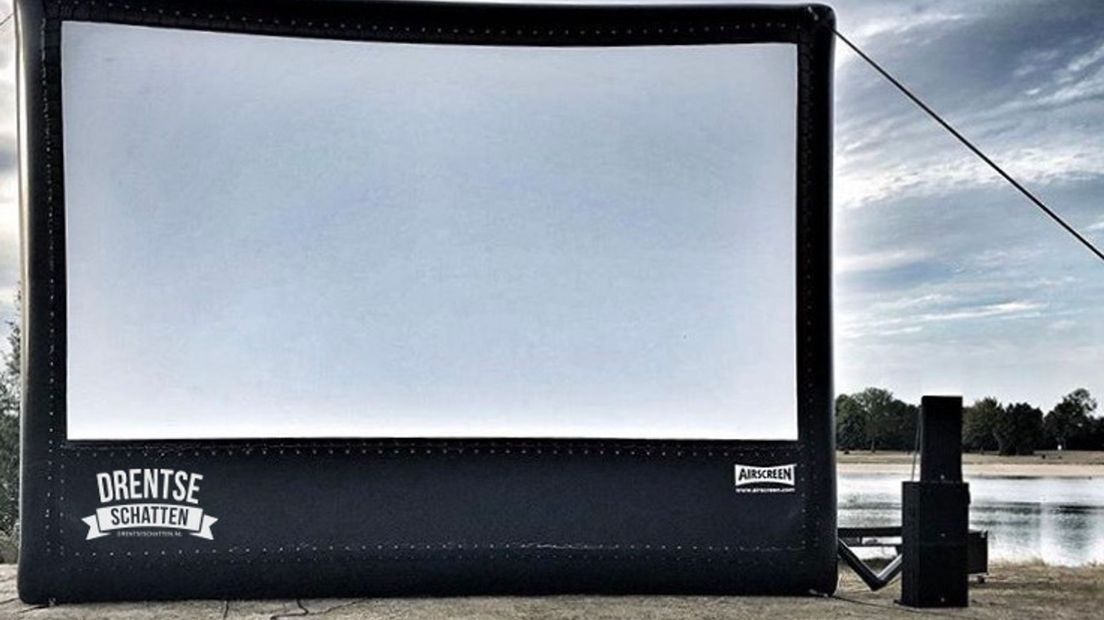 Vanaf het strand naar een film kijken bij de Baggelhuizerplas kan straks in september (Rechten: Airscreen)