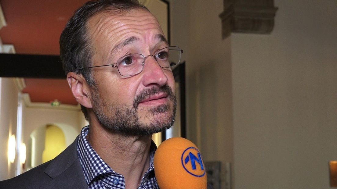Minister Wiebes krijgt veel kritiek te verduren van het parlement