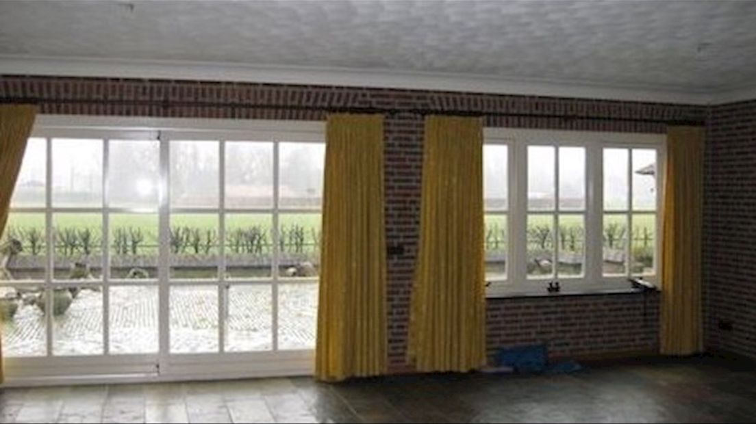 De villa is rustig gelegen aan de rand van een woonwijk