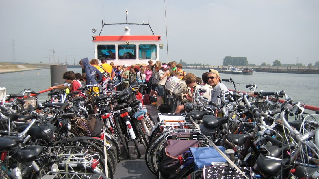 Motorschip De Onderneming van Perkpolder naar Hansweert