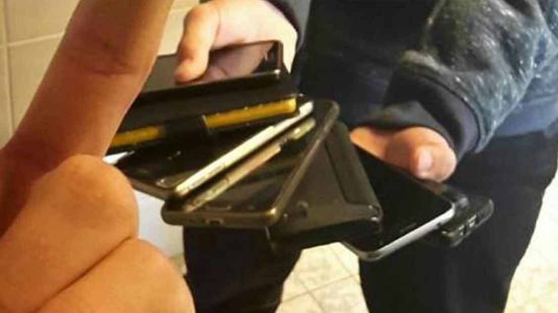 Politie onderzoekt diefstal mobieltjes bij Omnium