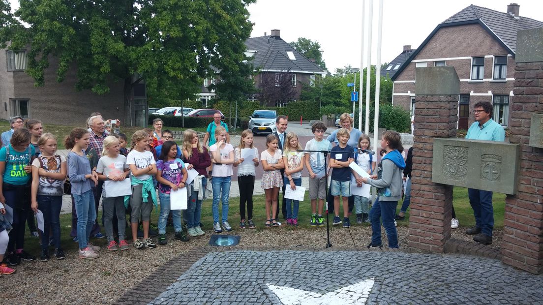 Arnhem herdenkt vrijdagavond, tijdens de internationale herdenking van Market Garden, de gesneuvelde geallieerden tijdens de Tweede Wereldoorlog.