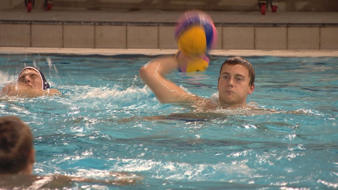'Als Bas in het veld ligt, heeft het team meer vertrouwen' (video)