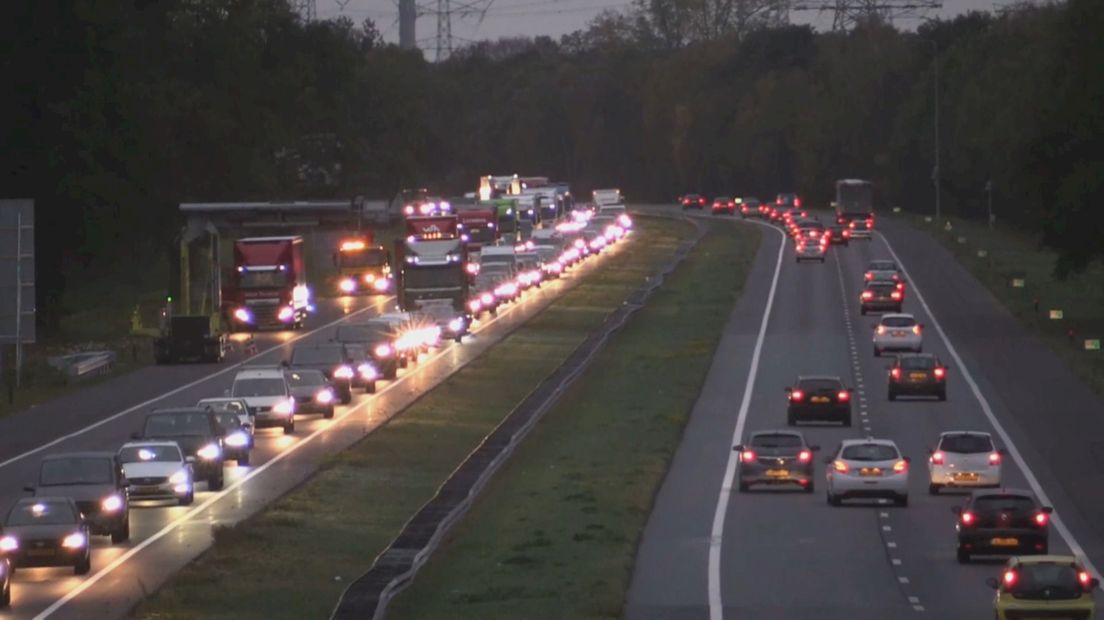 Verkeer bij Zwolle loopt helemaal vast (Archieffoto)