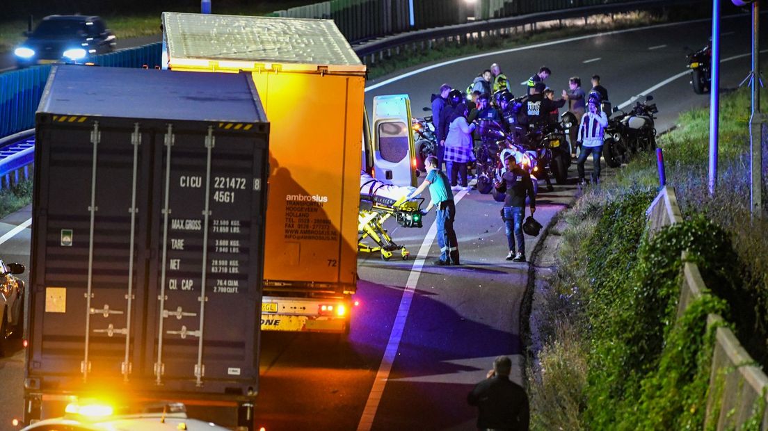 112-nieuws | N11 dicht na ongeluk met motorrijders - Fietser gewond na aanrijding - Omroep West