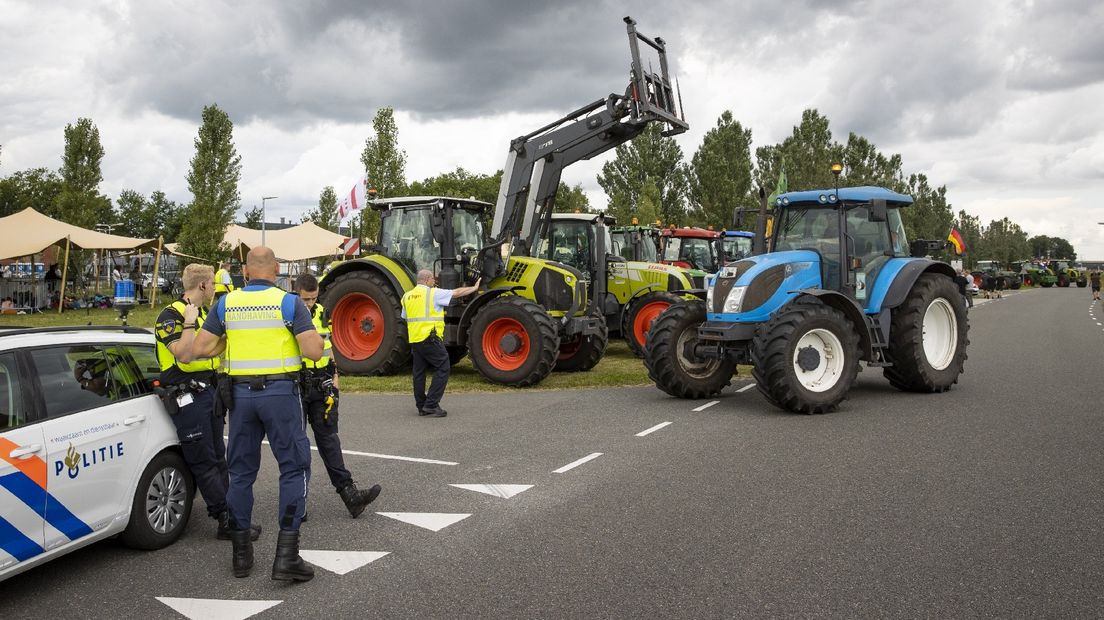 Trekkers in Ter Apel tijdens een boerenprotestactie donderdagmiddag