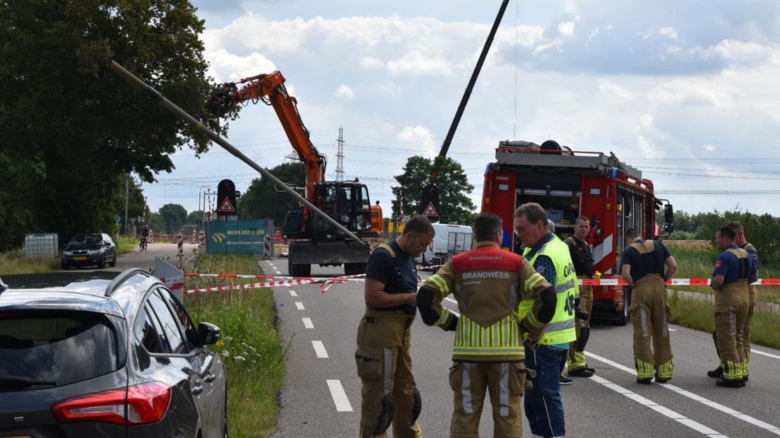 Man komt te dicht bij hoogspanningskabel in Zwolle: traumaheli opgeroepen