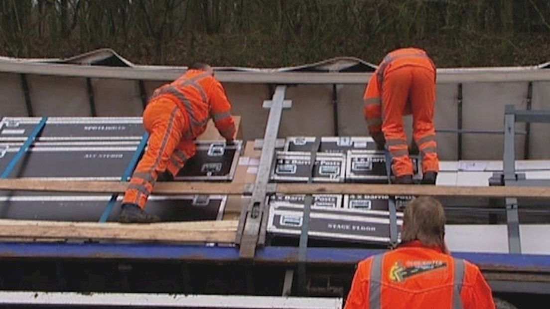Vrachtwagen gekanteld op A1