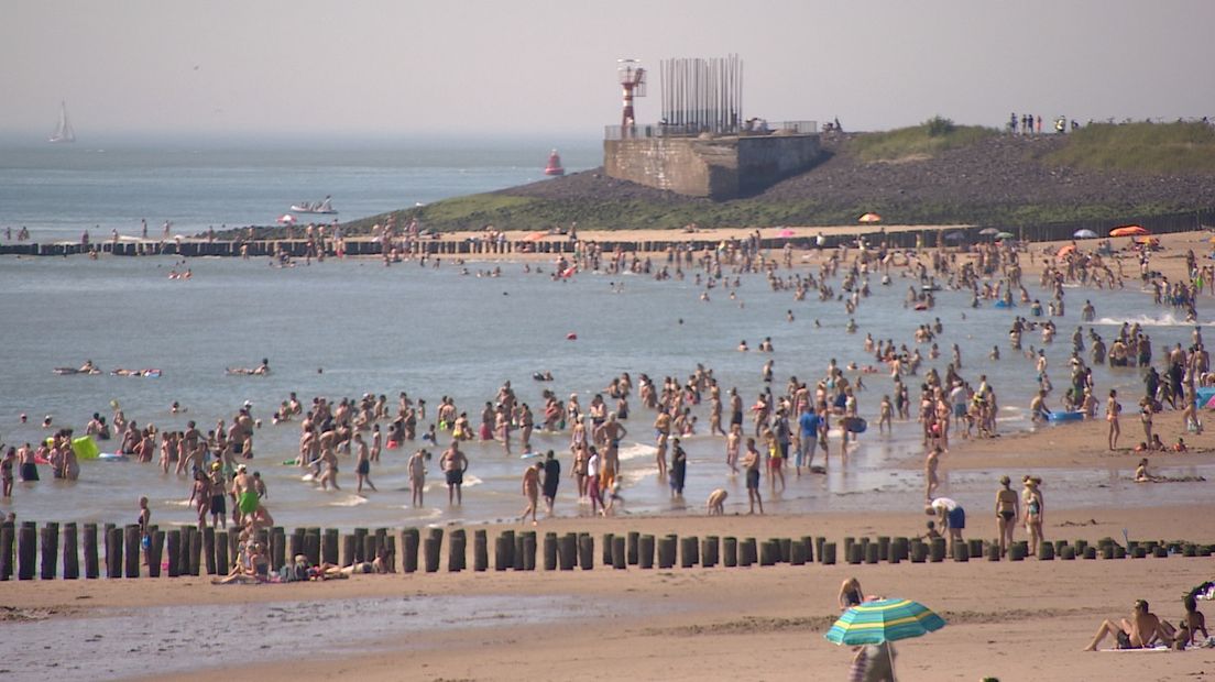 Dit was misschien wel de drukste stranddag van het jaar (video)