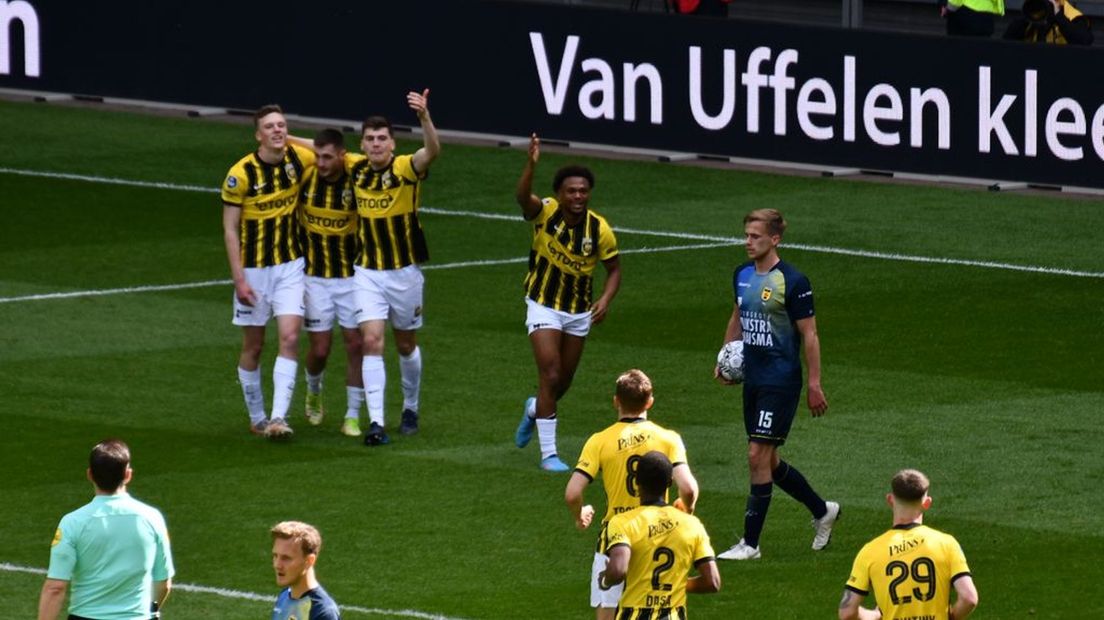 Vitesse komt op voorsprong tegen Cambuur.