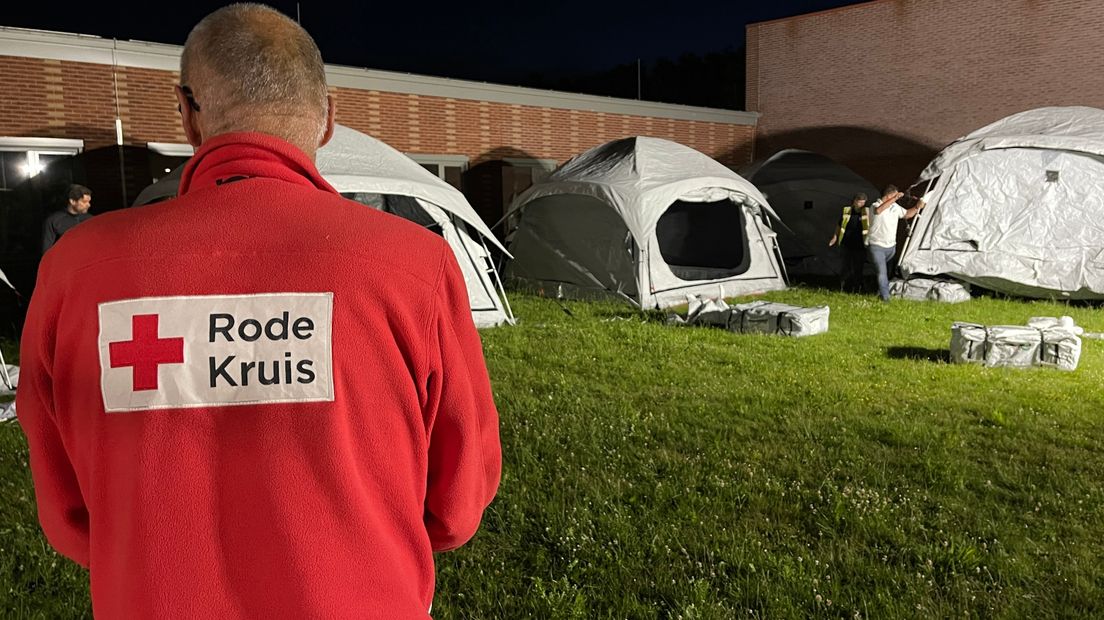 Rode Kruis plaatst tenten bij aanmeldcentrum in Ter Apel