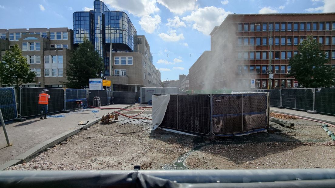 De werkzaamheden aan de brug in de Torenstraat veroorzaken zoveel herrie dat klanten wegblijven