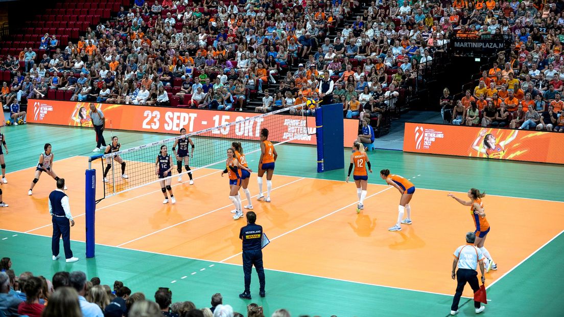 Volle tribunes in MartiniPlaza, tijdens het duel van zaterdag