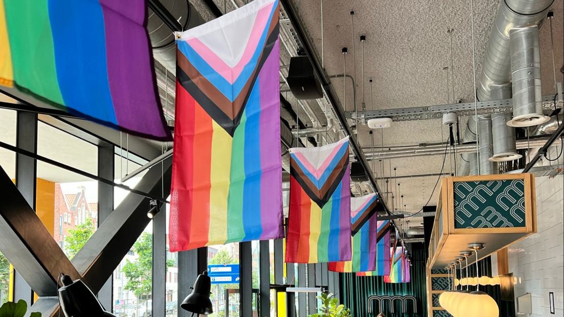 Pride vlaggen in The Student Hotel
