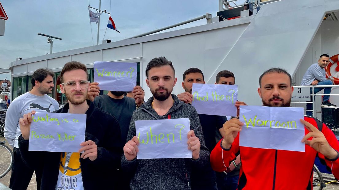 Vluchtelingen in Meppel in actie op de vluchtelingenboot