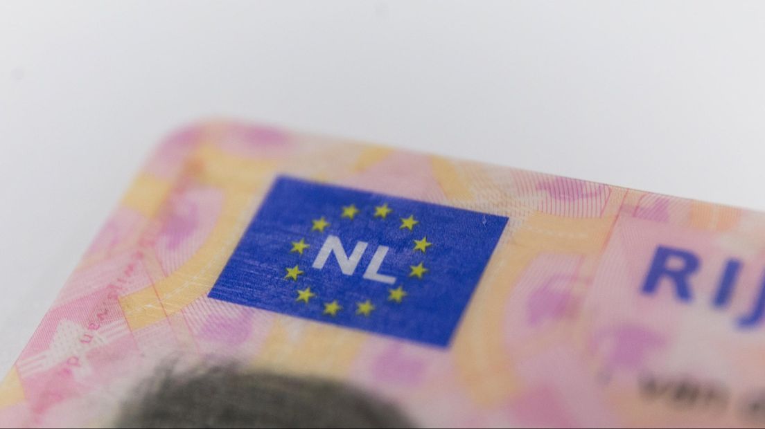De man scheurde vlak langs fietsers