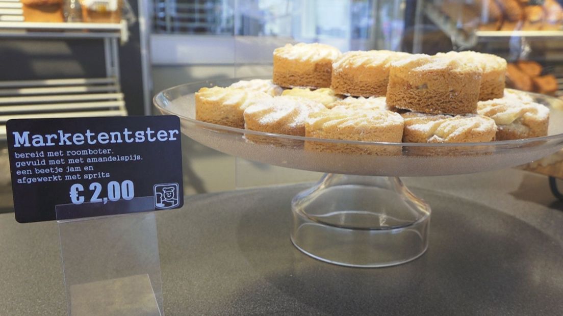 Bij bakkerij Van Kempen liggen verse marketentsters op de toonbank