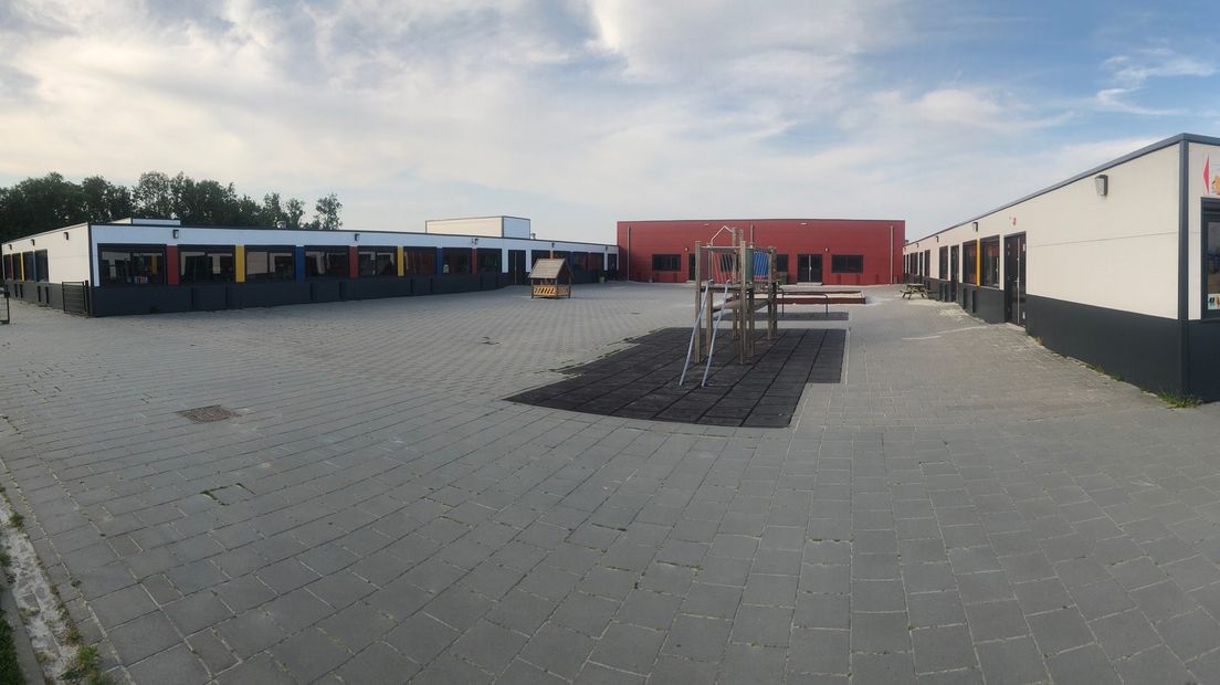 Het tijdelijke schoolgebouw