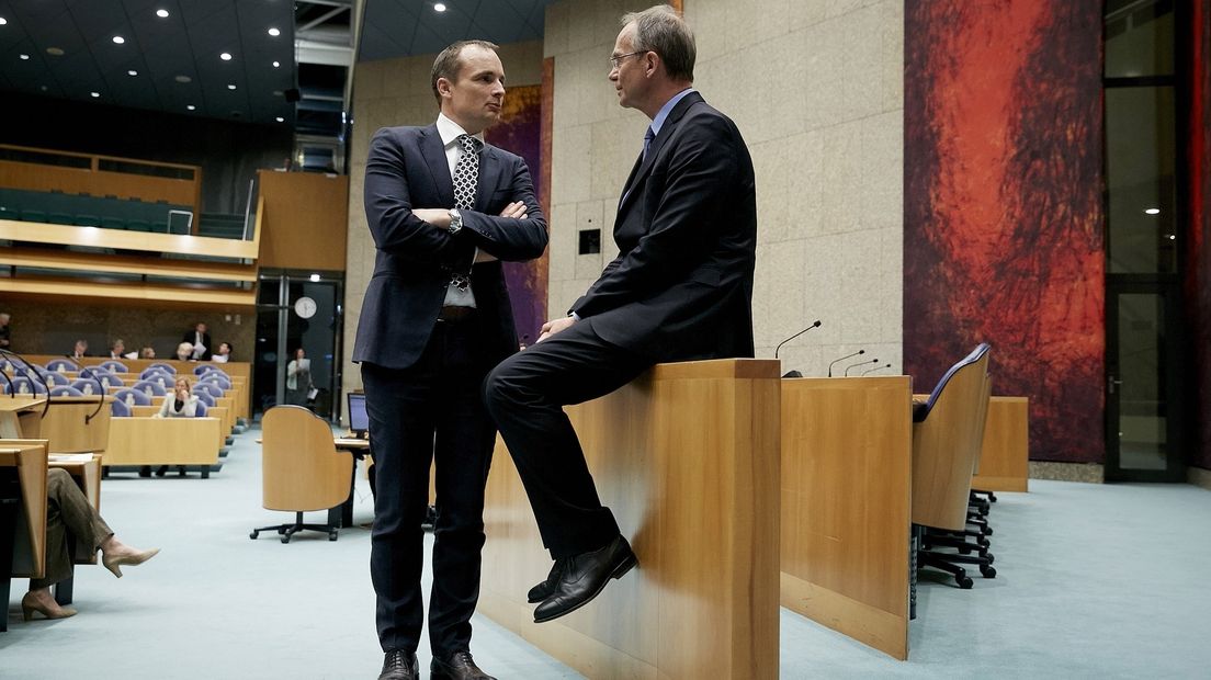 Jan Vos (PvdA) in gesprek met Henk Kamp