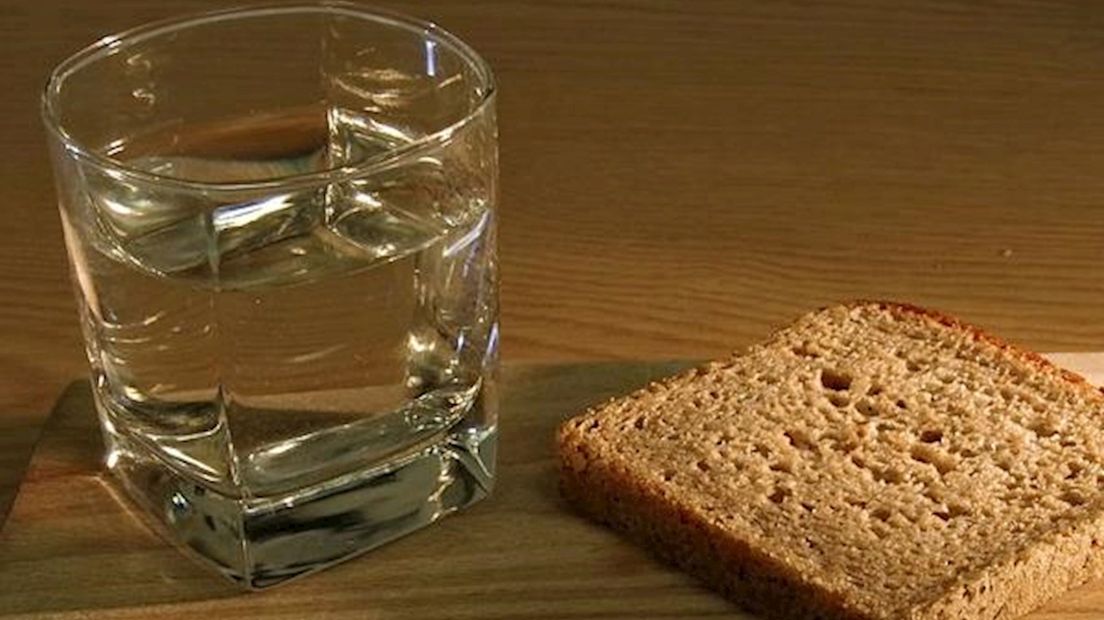 Hongerige inbreker op water en brood gezet - RTV Oost