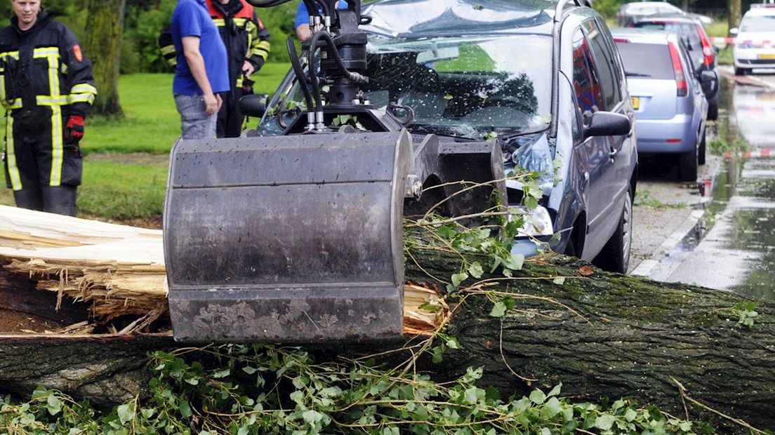 Boom valt om in Enschede