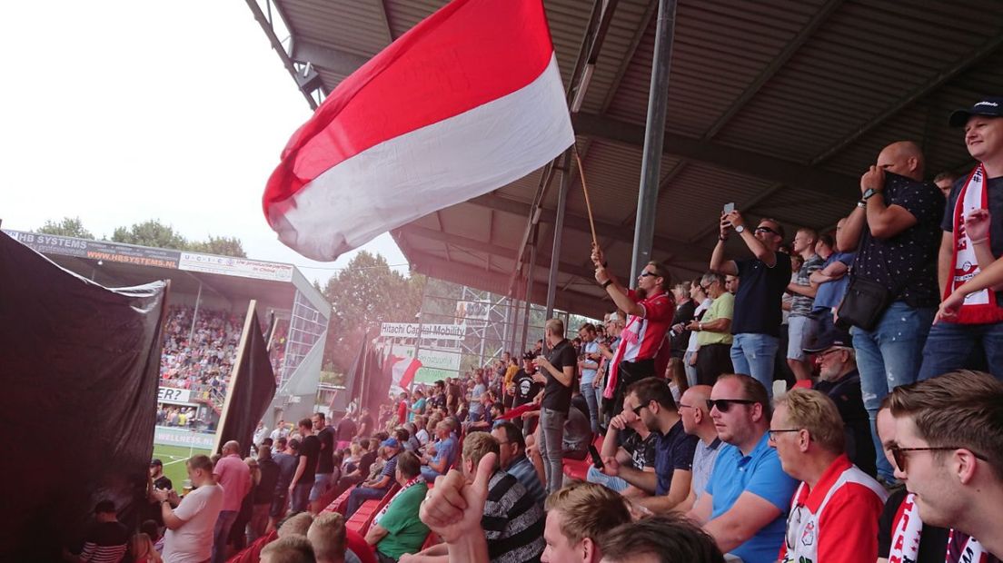 Emmen-supporters op de tribune (Rechten: RTV Drenthe/Jörn Reuvers)