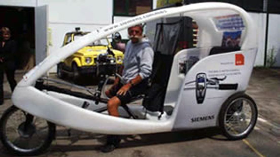 Europafietser bereikt Rotterdam Rijnmond