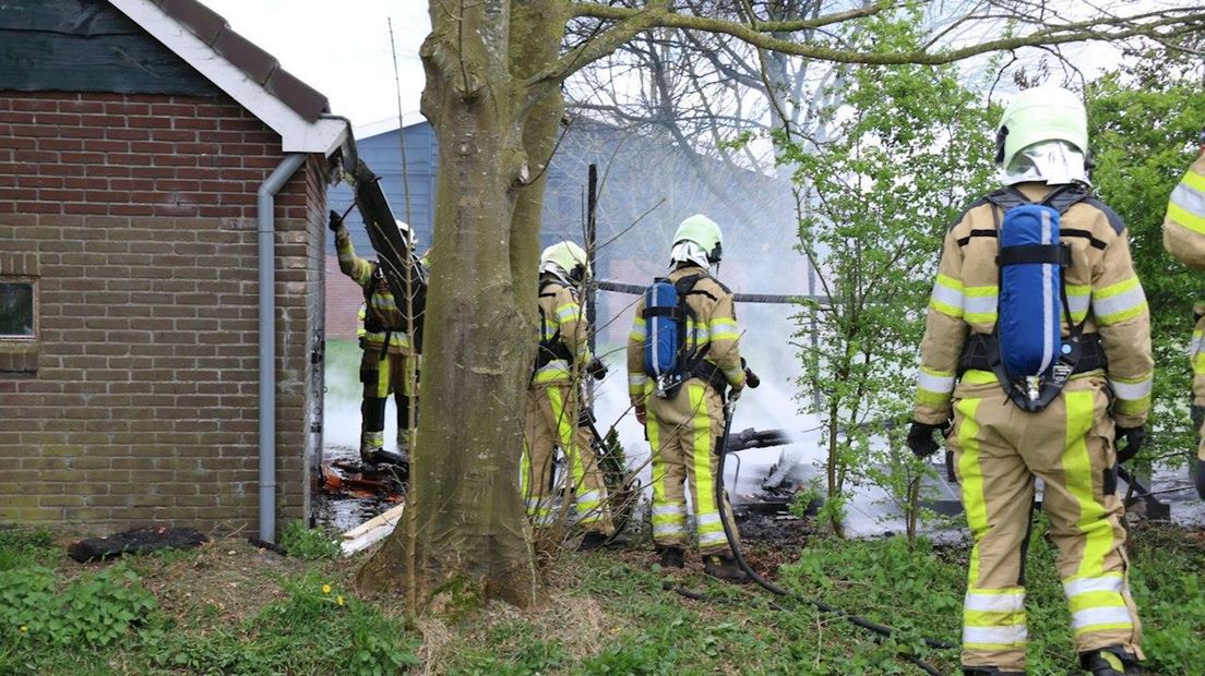 Veel rookontwikkelingen bij schuurbrand in Dalfsen