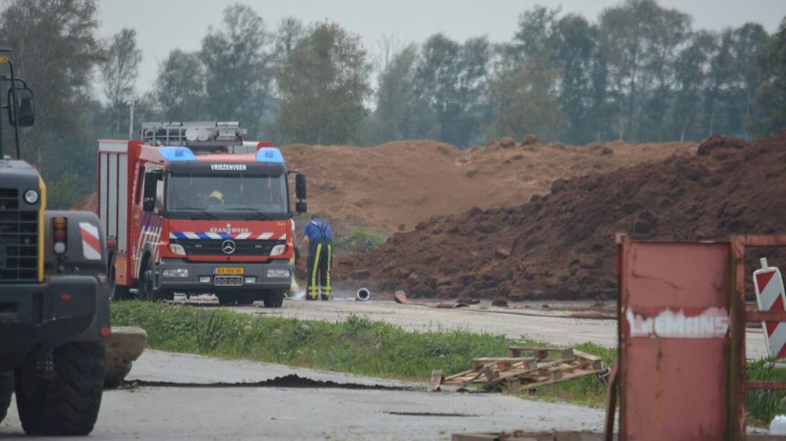 Brandweer opnieuw druk in Westerhaar met nablussen composthoop