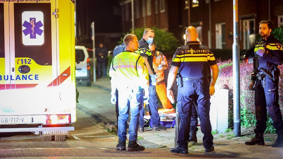 Hulpdiensten bij het steekincident afgelopen oktober in Grijpskerk