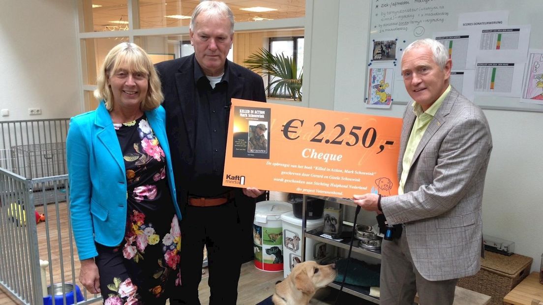 Cheque voor Stichting Hulphond
