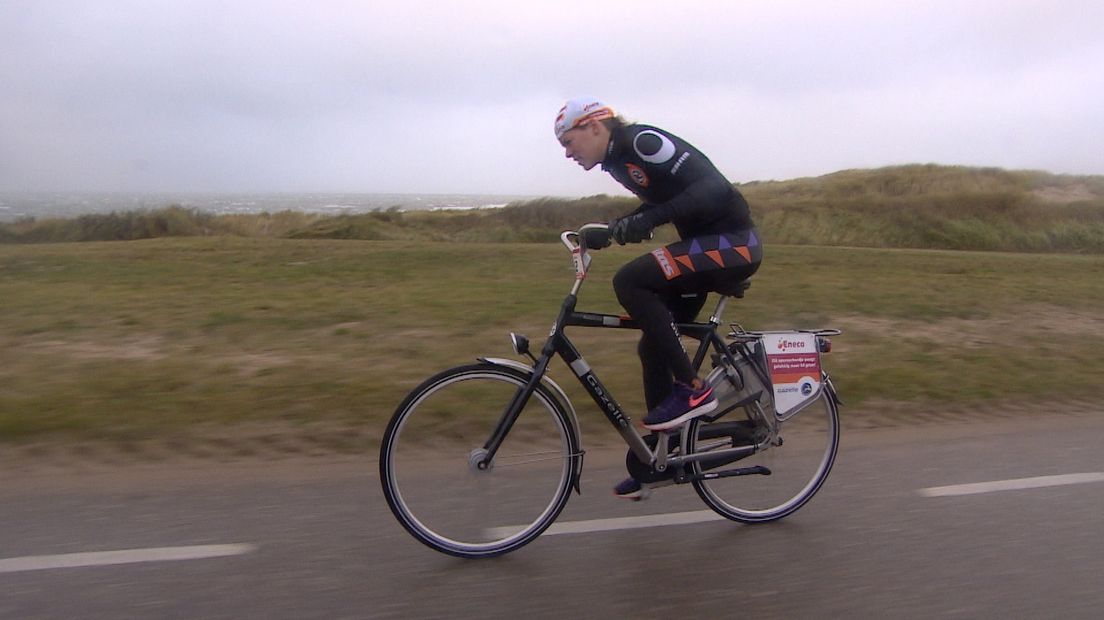 Sweere en Matthijsse winnen NK tegenwindfietsen (video)