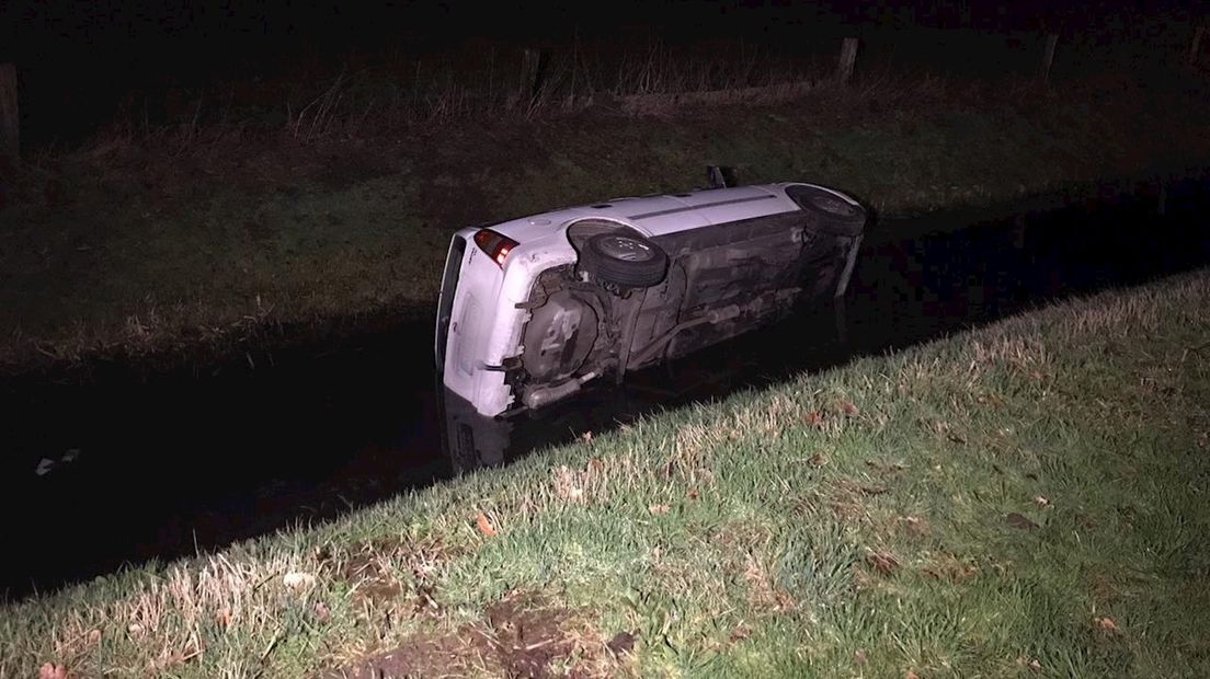 Auto in de sloot bij Denekamp